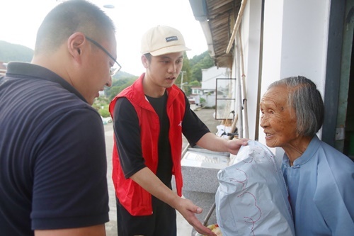 边峰游戏三扣一_街头暴扣双人版游戏_海盐同城游戏三扣